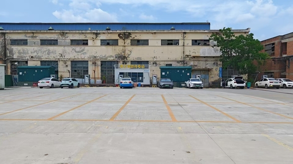 四四厢遇布丁快跑充电站